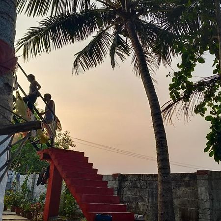 Funky Art Beach House Alappuzha Buitenkant foto