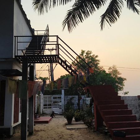 Funky Art Beach House Alappuzha Buitenkant foto