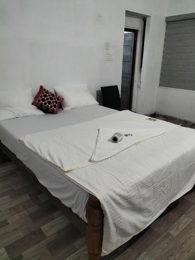 Funky Art Beach House Alappuzha Buitenkant foto